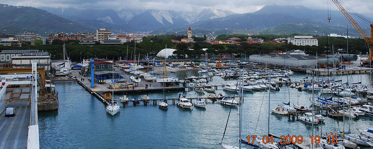 Yacht mooring in Marina di Carrara