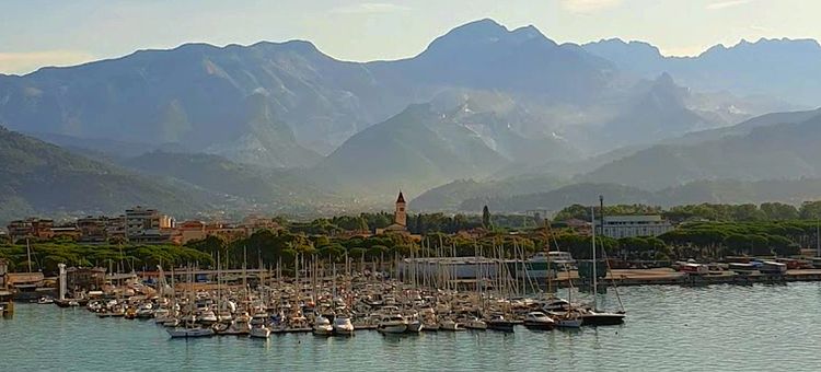 Yacht mooring in Marina di Carrara