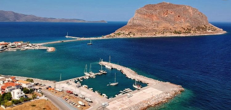 Yacht moorings in Monemvasia