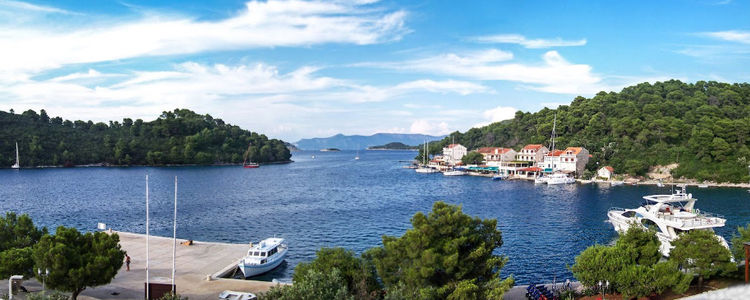 Yachts in Pomena Bay