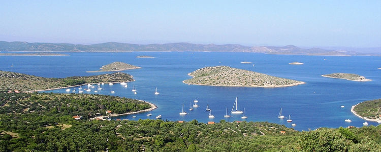 Yachts in Zut Bay