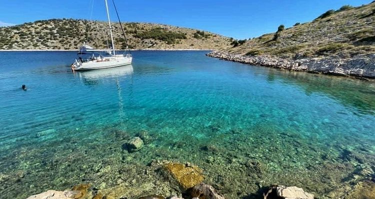 Yacht  anchorage in Lavsa bay