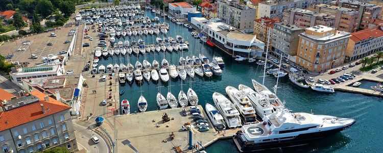 Yacht mooring in Marina Zadar