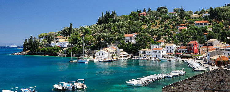 Yacht moorings in Port Longos