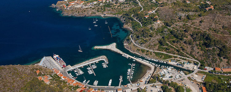 Yacht Marina Capraia