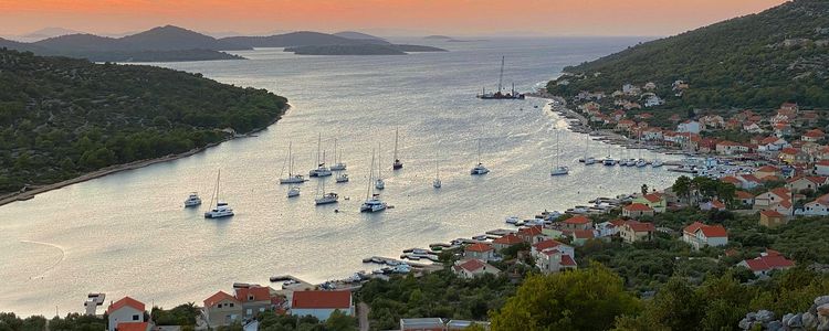 Yacht moorings in Kaprie Bay