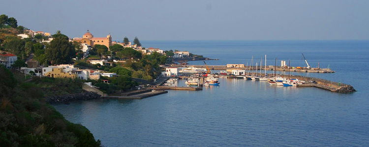 Yacht mooring in Salina marina