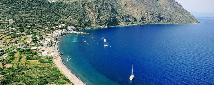 Yacht moorings in Porto Filicudi