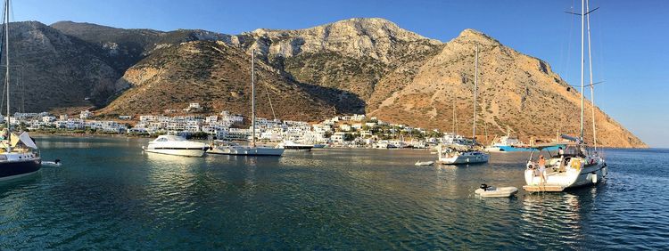 Yacht mooring in the Kamares Bay