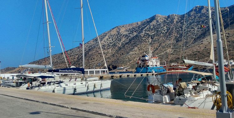 Yacht mooring in the Kamares Bay