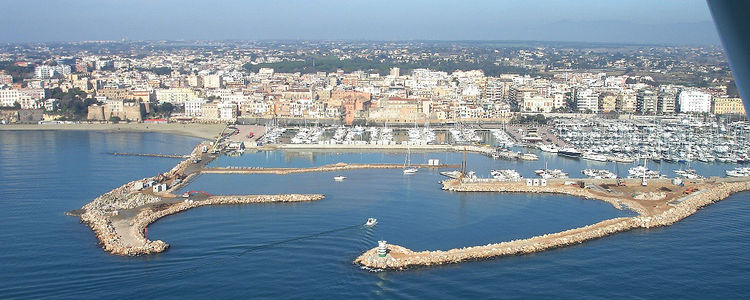 Yacht Marina di Nettuno