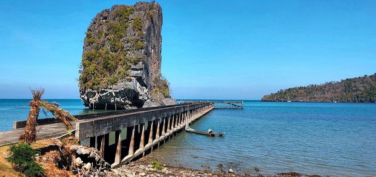 Yacht anchorage in Talo Wao Bay off Tarutao Island