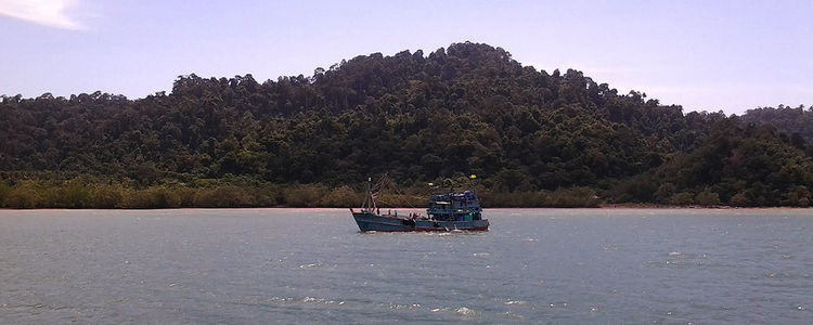 Strait between Ko Ra and the mainland