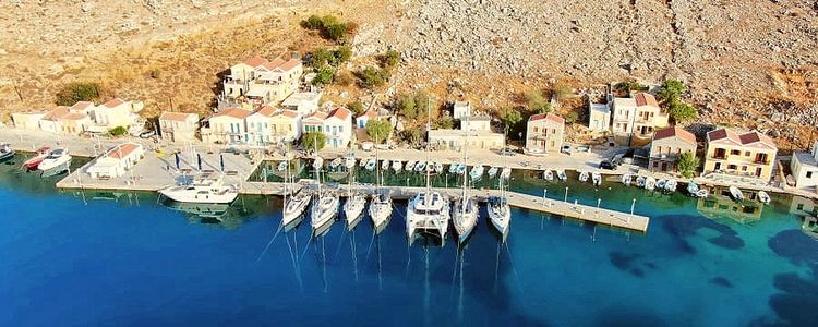 Yacht moorings in Pedi Bay