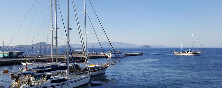 Yacht mooring in Mandraki harbor