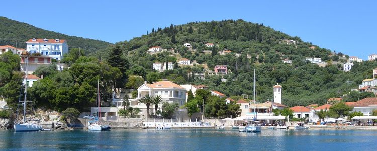 Yacht moorings in Kioni