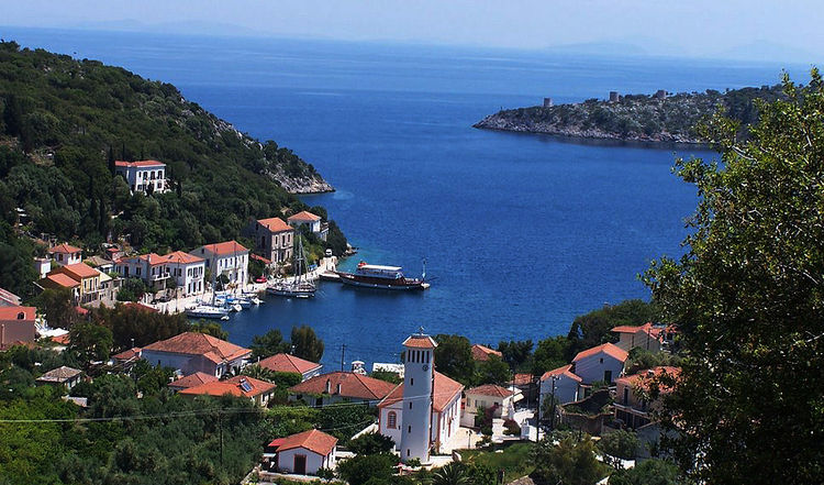 Yacht moorings in Kioni