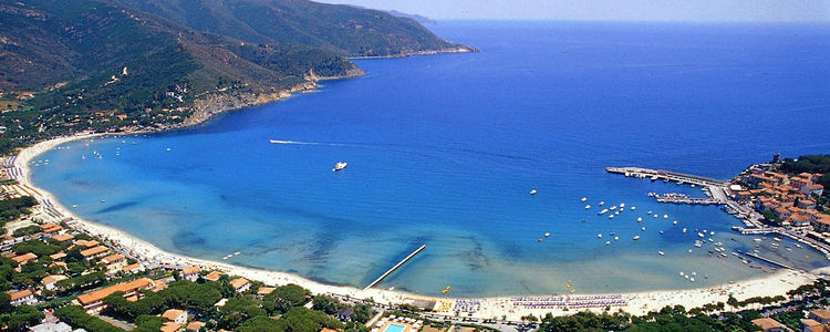 Yacht moorings in Marina di Campo