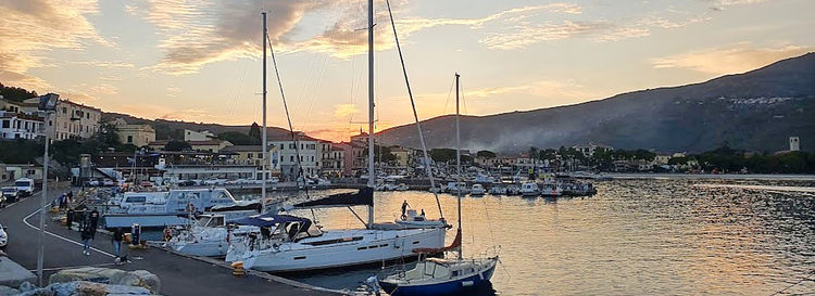 Yacht moorings in Marina di Campo