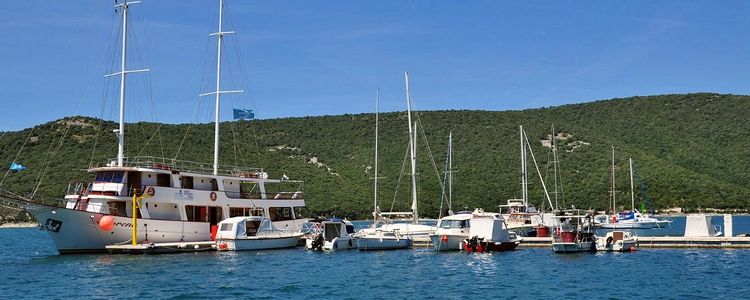 Yacht moorings in Trget (Rusa Gulf)