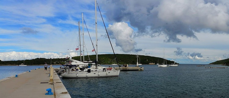 Yacht mooring at Ilovik Island