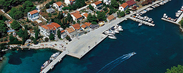 Yacht moorings in Lucina Bay