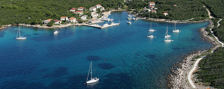 Yacht moorings in Zapuntel Bay