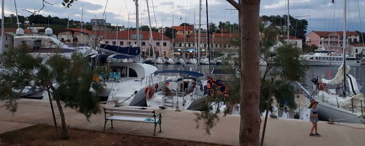 Yacht moorings in Sali