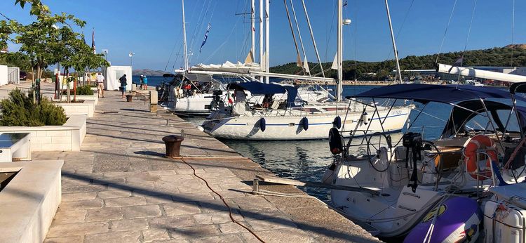 Yacht moorings in Sali