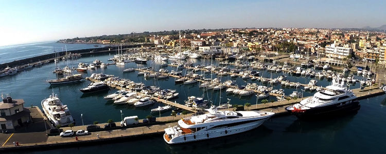 Yacht Marina Porto del Etna