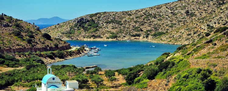 Yacht anchorages in Moschato Bay