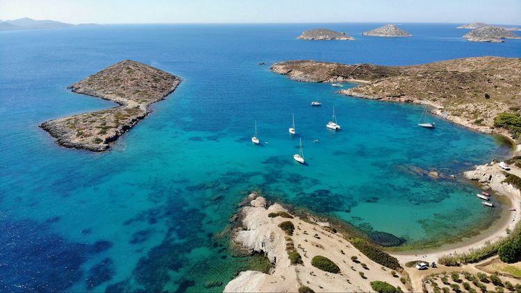 Yacht anchorage at Lyra Island