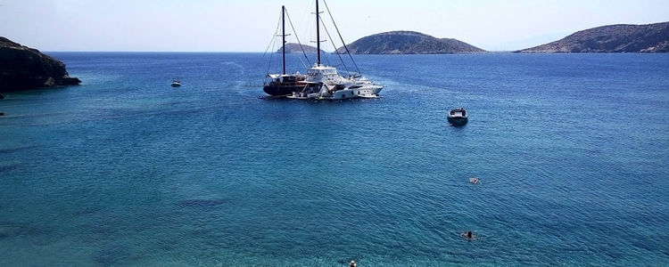 Yacht anchorages in Aligaria Bay