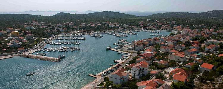 Yacht Marina Jezera