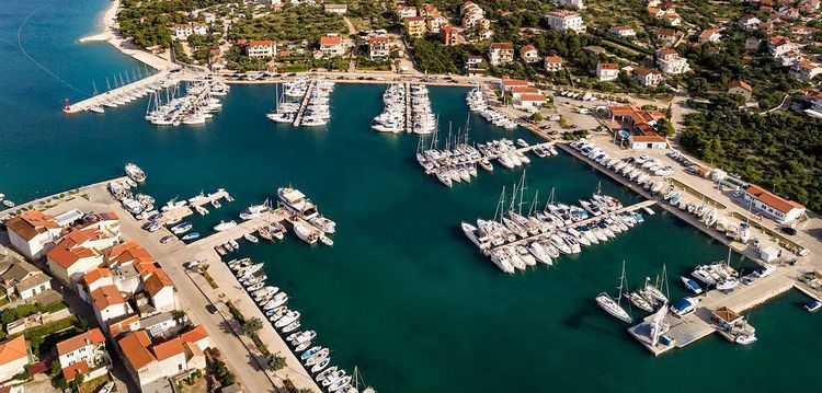 Yacht Marina Jezera