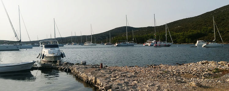 Yacht moorings in Soline Bay