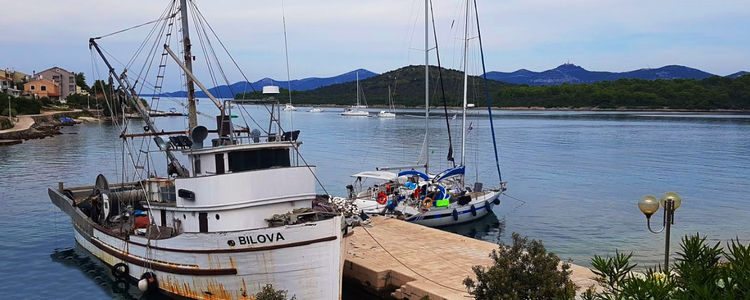 Yacht mooring in Knez Bay