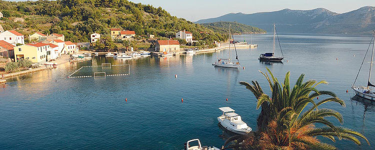 Yacht moorings in Lokvina Bay