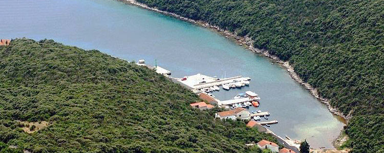 Yacht moorings in Kablin Bay