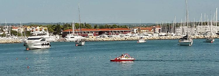 Mooring at the buoys in Karpinjan Bay