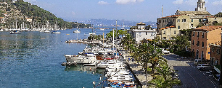 Yacht moorings in Grazio Bay