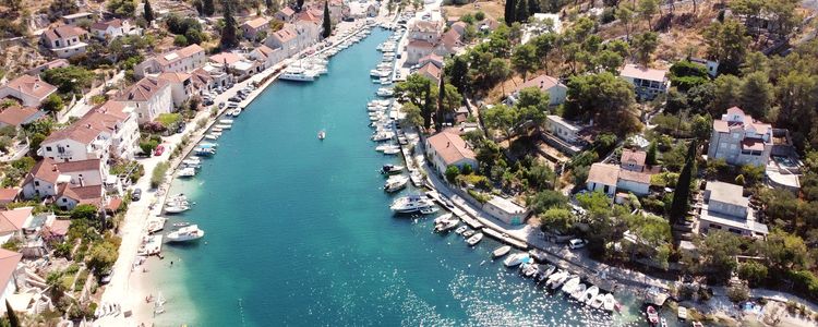 Yacht moorings in Bobovisce