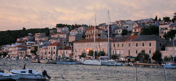 Yacht mooring in Povlja