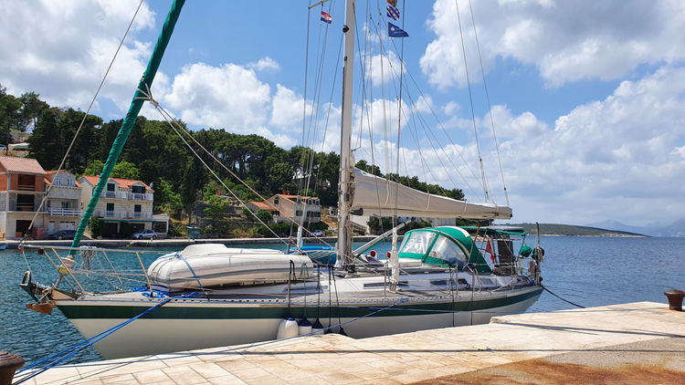 Yacht mooring in Povlja