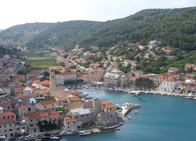 Yacht moorings at the waterfront in Pucisca