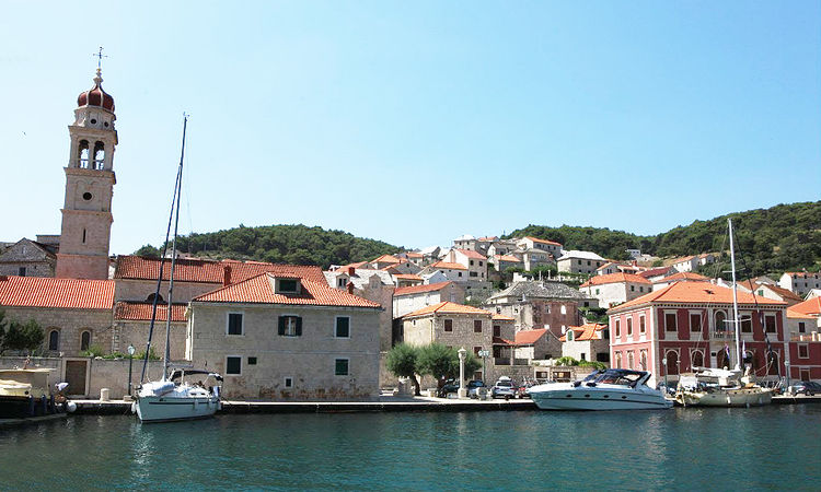 Yacht moorings at the waterfront in Pucisca