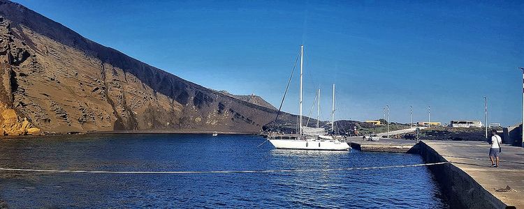 Yacht mooring in Pozzolana di Ponente