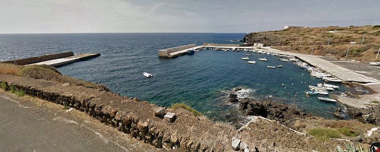 Yacht mooring in Skauri harbor