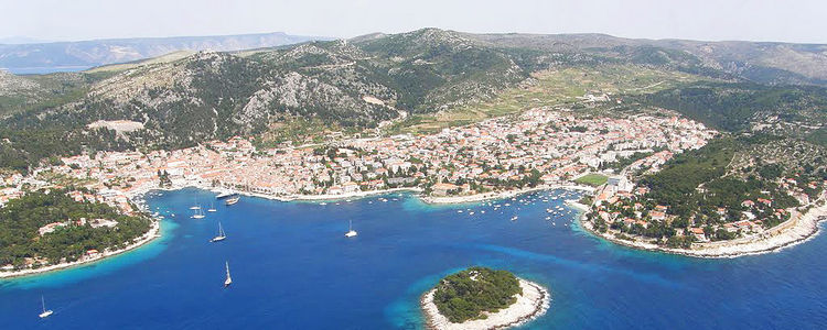 Yacht moorings in Hvar town