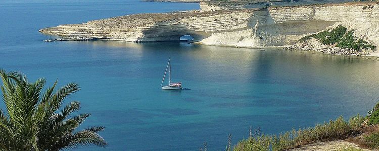 Yacht anchorage in Hofra I-Kbiira Bay